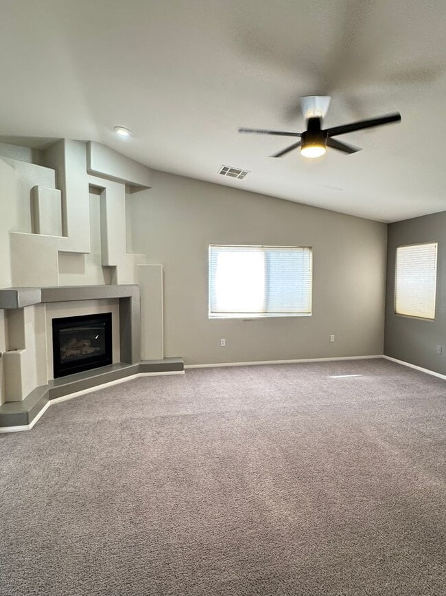 Building Photo - **Spacious 4-Bedroom Home in the Southwest!**