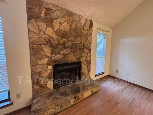 Building Photo - 11647 Fort Caroline Lakes Dr