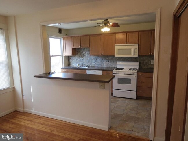 Building Photo - 240 Pensdale St