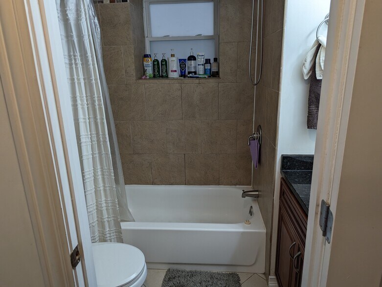 Building Photo - 3345 W Cullom Ave