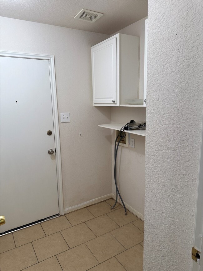 Building Photo - 15930 Randall Ridge Ln