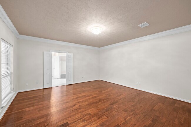 Building Photo - 5526 Darschelle Dr