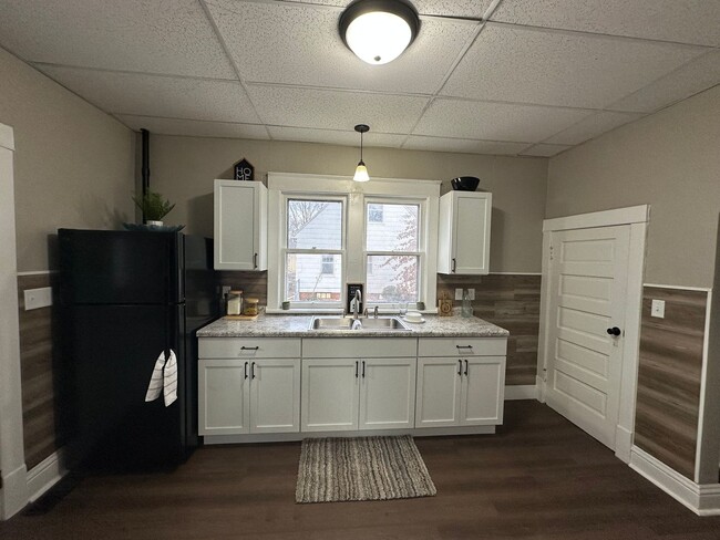 Building Photo - Newly remodeled 3 bed, 1 bath home for ren...