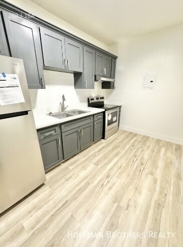 Building Photo - 752 S Mariposa Ave