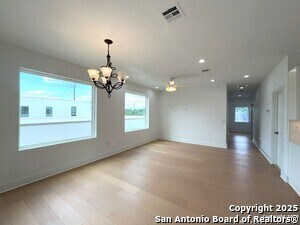 Building Photo - 2615 S Flores St
