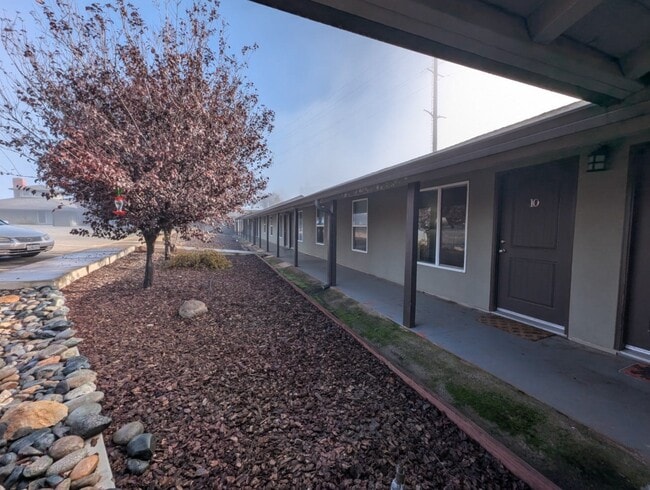 Building Photo - 4758 Skyway