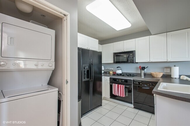 Building Photo - 1720 Maple Ave