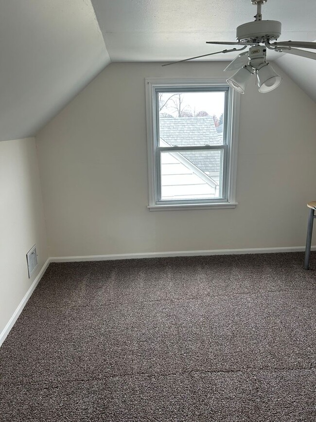 Building Photo - 3 Bed Home for rent!