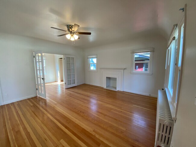 Building Photo - 2445 Custer Ave