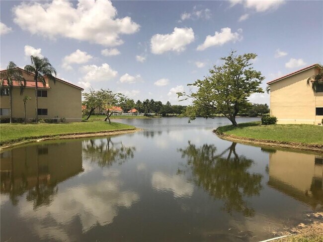 Building Photo - 12400 Vista Isles Dr
