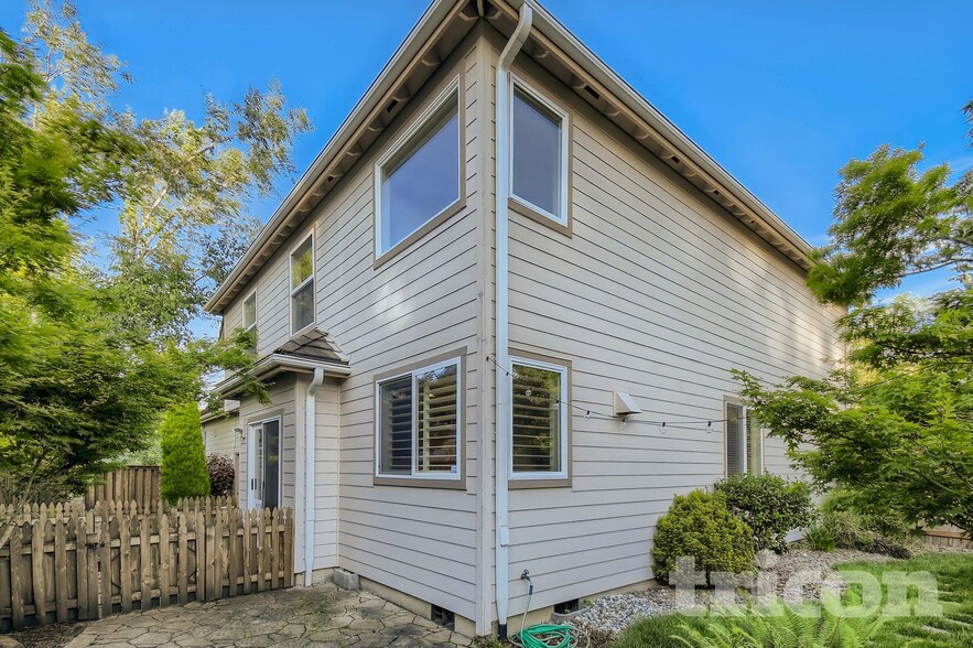 Building Photo - 28501 SW Meadows Loop