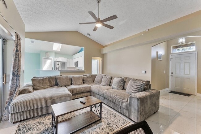 Building Photo - 1622 SW Realty St