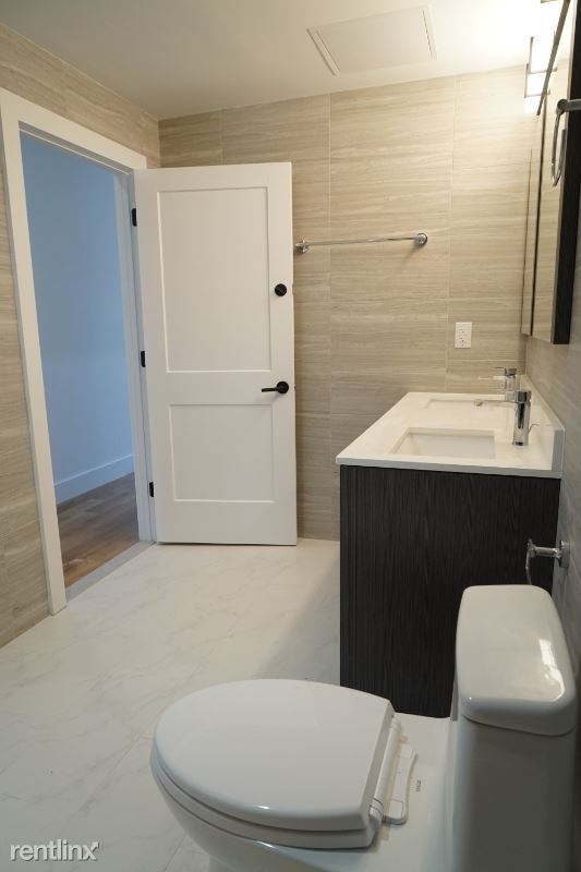 Building Photo - 3 br, 3 bath Townhome - 85 Utica Ave 1 Unit 1