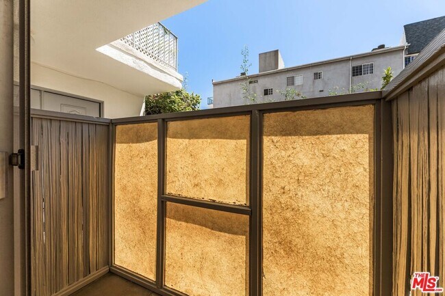 Building Photo - 1608 S Bentley Ave