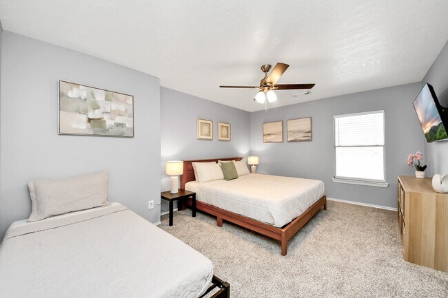 Building Photo - 12711 Laurel Bank Way