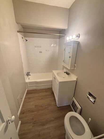 Building Photo - 1813 Willowdale Ave