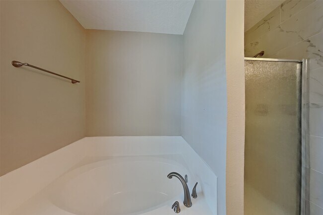 Building Photo - 18811 Sandia Pines Dr