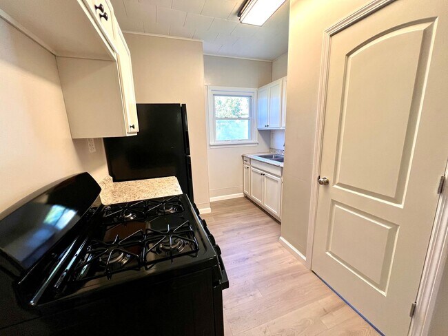 Building Photo - 1320 Irwin St