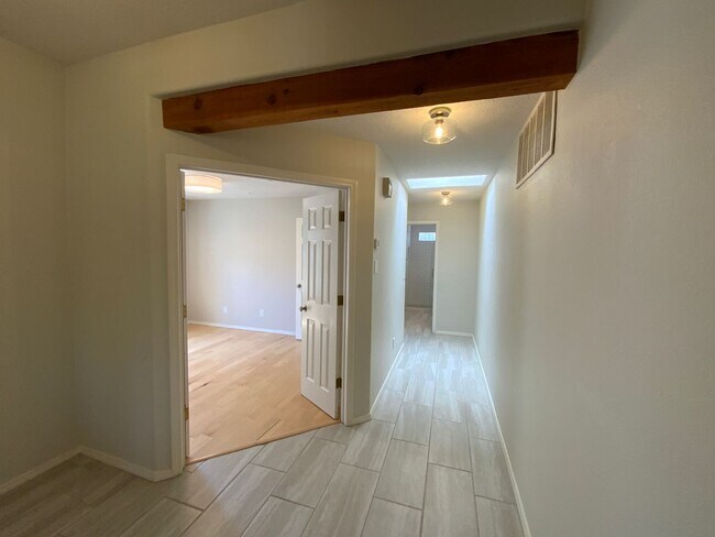 Building Photo - 3 Bedroom Single Story Home Available Near...