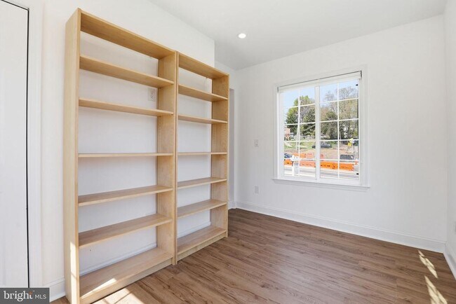 Building Photo - 618 Wayne Ave