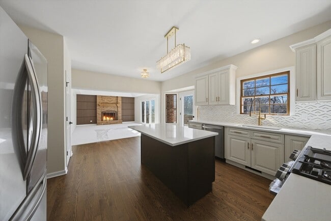 Building Photo - 1215 Triple Crown Ct