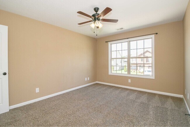 Building Photo - 105 Raider Dr