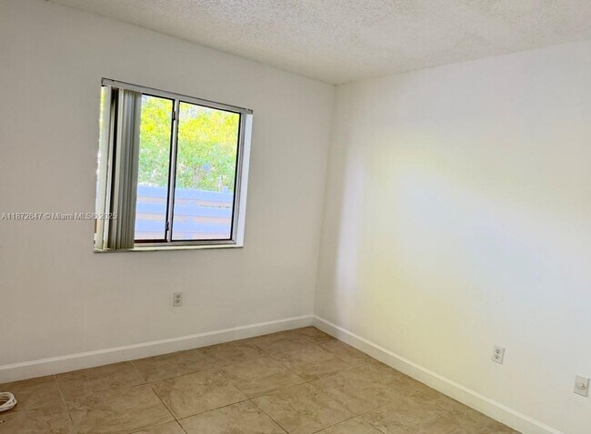 Building Photo - 14465 SW 139th Ave Cir E
