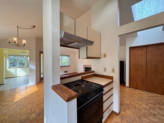 Building Photo - Beautiful Wedgwood Home with Flexible Living + 2nd Kitchen