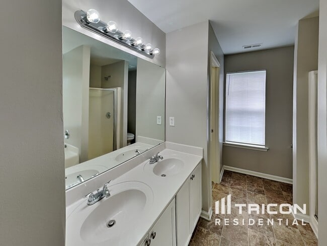 Building Photo - 106 Newport Dr