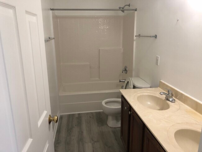 Building Photo - 1147 Pebble Creek Xing