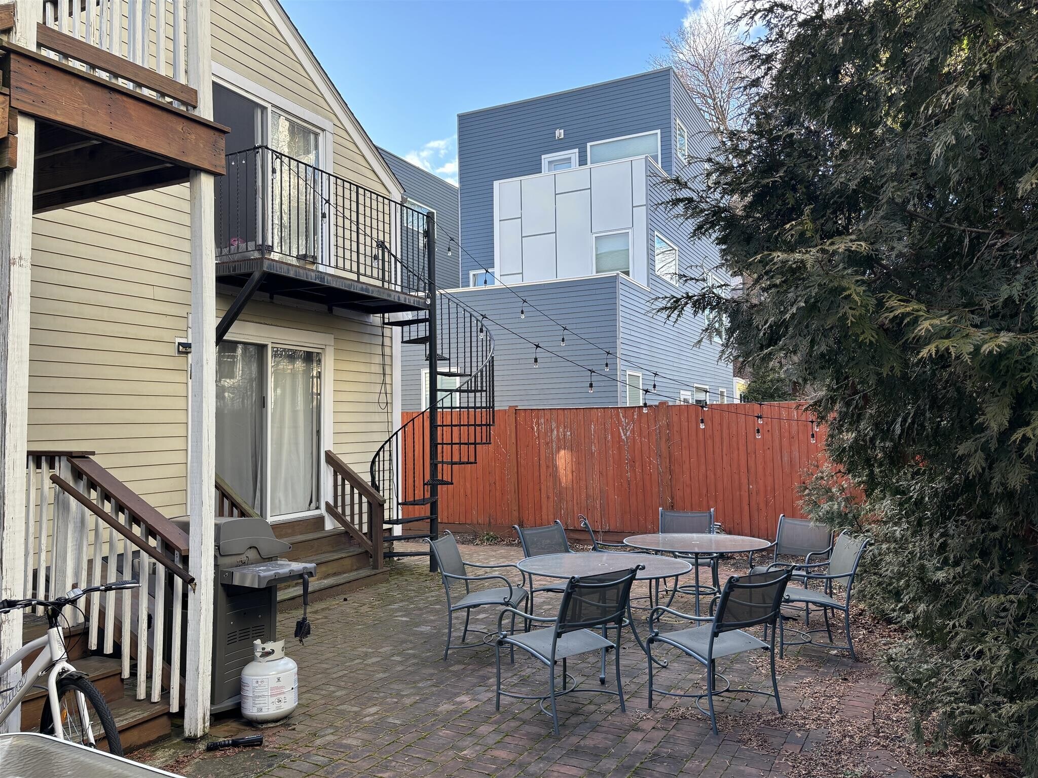 Building Photo - 157 Auburn St