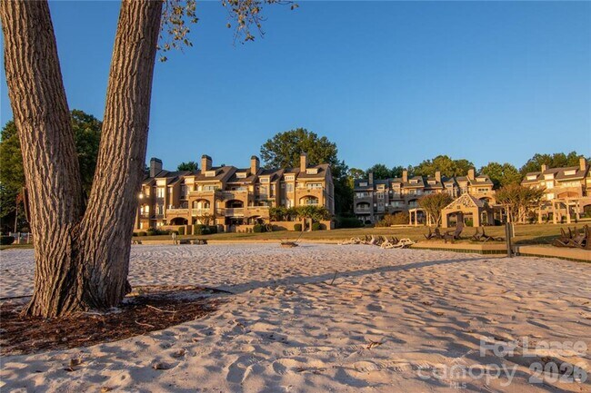 Building Photo - 2 Bedroom Condo in  Portside at Davidson Landing!