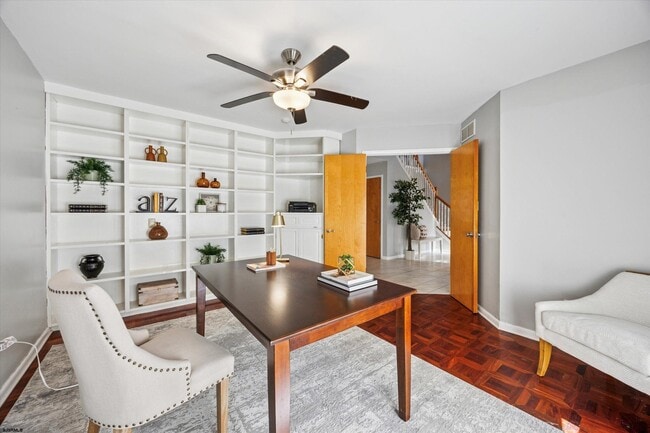 Building Photo - 2 Woodstock Dr