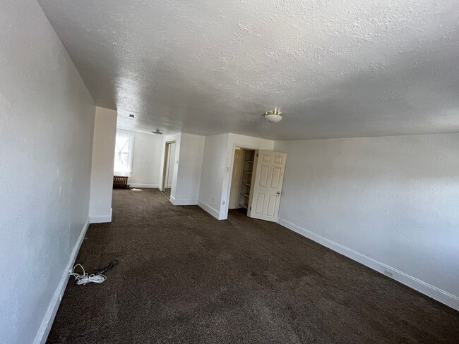 Building Photo - 3 Bedroom Townhouse in Bella Vista