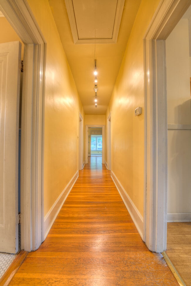 Building Photo - 296 N. Willett