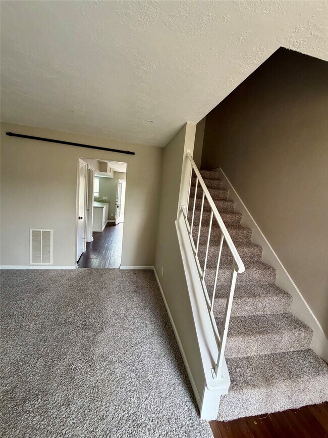 Building Photo - 11525 Beechnut St