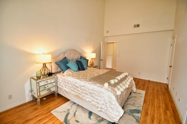 Building Photo - 1126 W 228th St