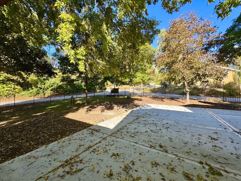 Building Photo - 3640 N Walnut St