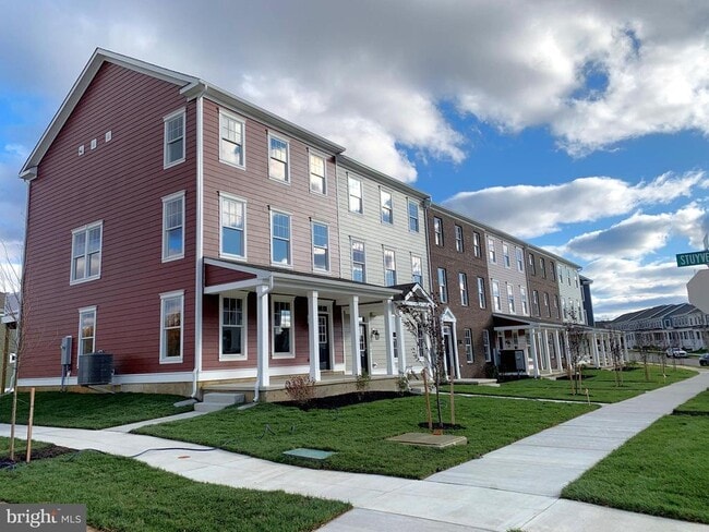 Primary Photo - 872 Mapleton Ave