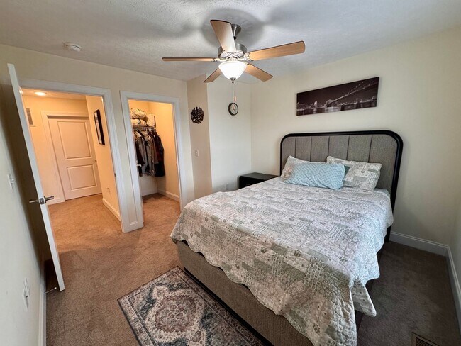 Building Photo - Townhouse for Rent in Spring Oaks!