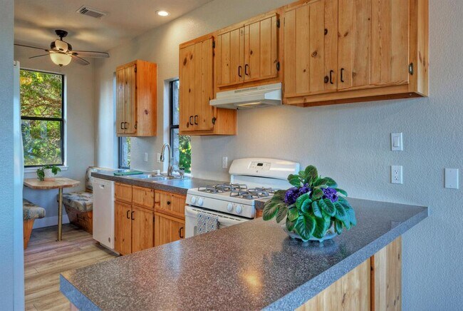 Building Photo - 15501 Rock Creek