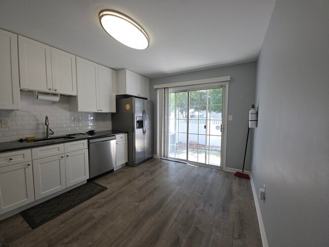 Building Photo - 2 Anchorage Ct