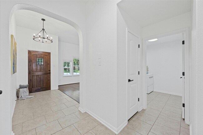 Building Photo - 1701 Hidden Springs Path