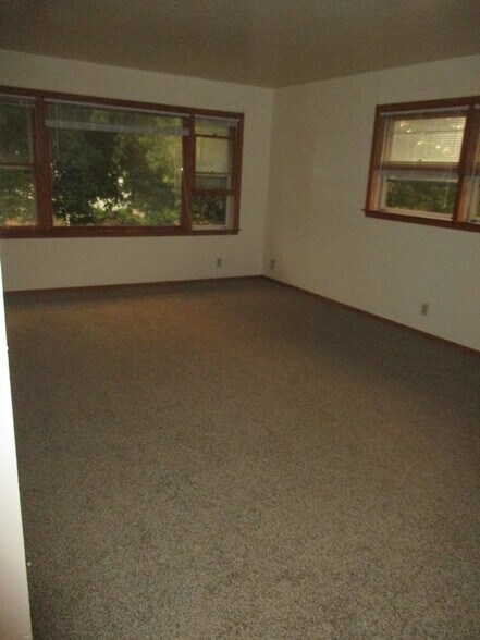 Living Room - 2710 S 68th St
