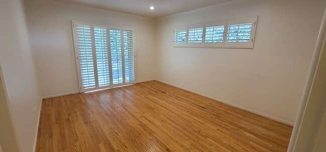 Building Photo - Classic, Midcentury 3 bedroom with Den, 2.5 bath home nestled into hillside with secluded backyar...