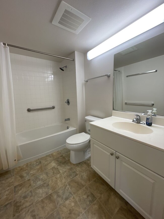 Building Photo - 801 South St. 2 bed, 2 bath, 2 parking