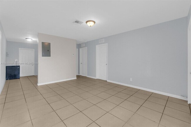 Building Photo - 1430 NW 27th Ave