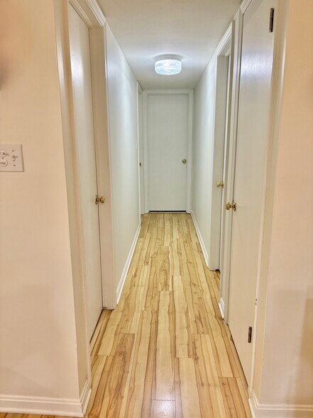 Building Photo - 6910 Carriage Hill Dr