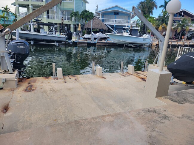 Building Photo - 222 Bristol Ct