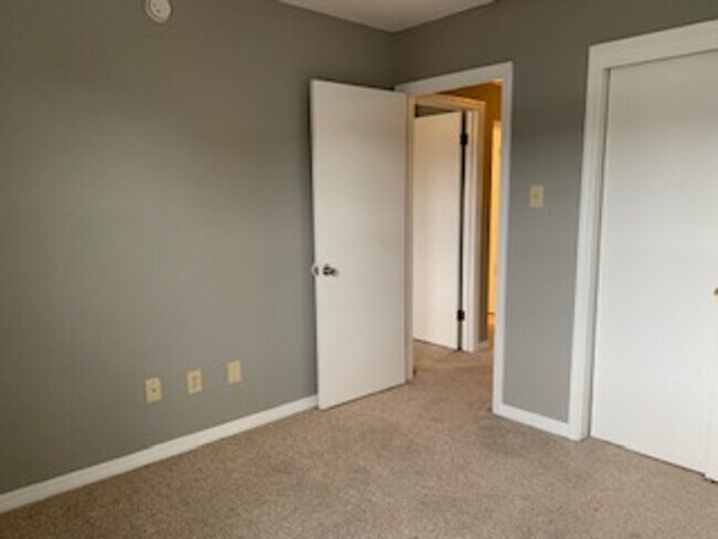 Building Photo - 10301 Loma Vista Dr